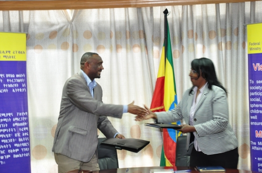 ECSU and MoWC Sign MOU