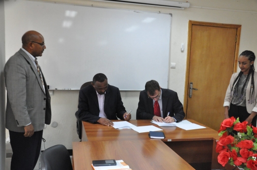 ECSU Signs Memorandum of Understanding with EFS