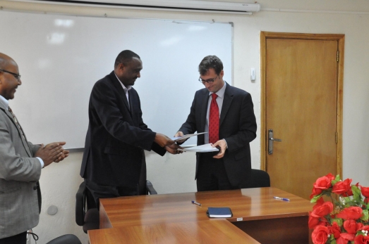 ECSU Signs Memorandum of Understanding with EFS