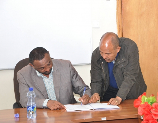 ECSU signs Construction Contract Agreement  