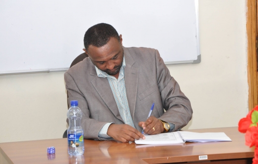 ECSU signs Construction Contract Agreement  