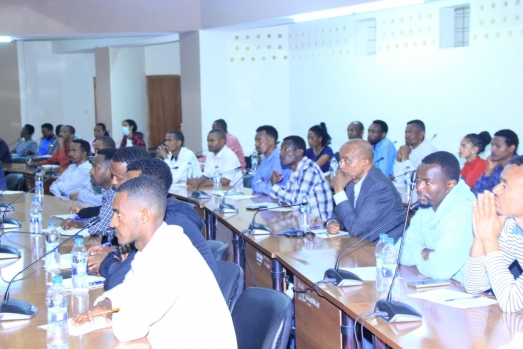  Social media as Social Glue or otherwise