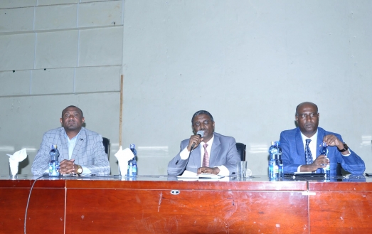 The Commissioners Hold an Introductory Meeting