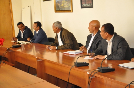 The New President Holds Discussion with Staff