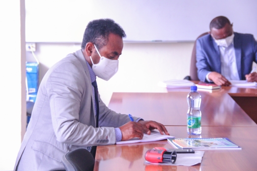 ECSU Sign a Contract Agreement