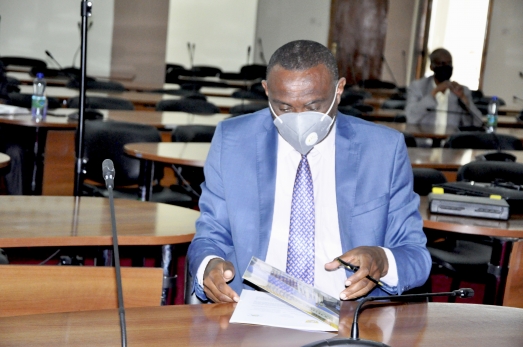 ECSU and HUC Sign MOU