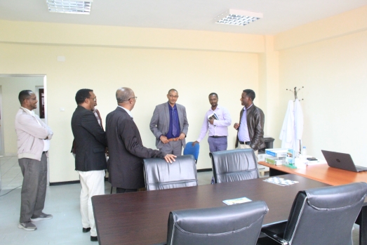 የኢሲሰዩ ፕሬዚዳንት የዩኒቨርሲቲዉን የተለያዩ የስራ ክፍሎች ጎበኙ